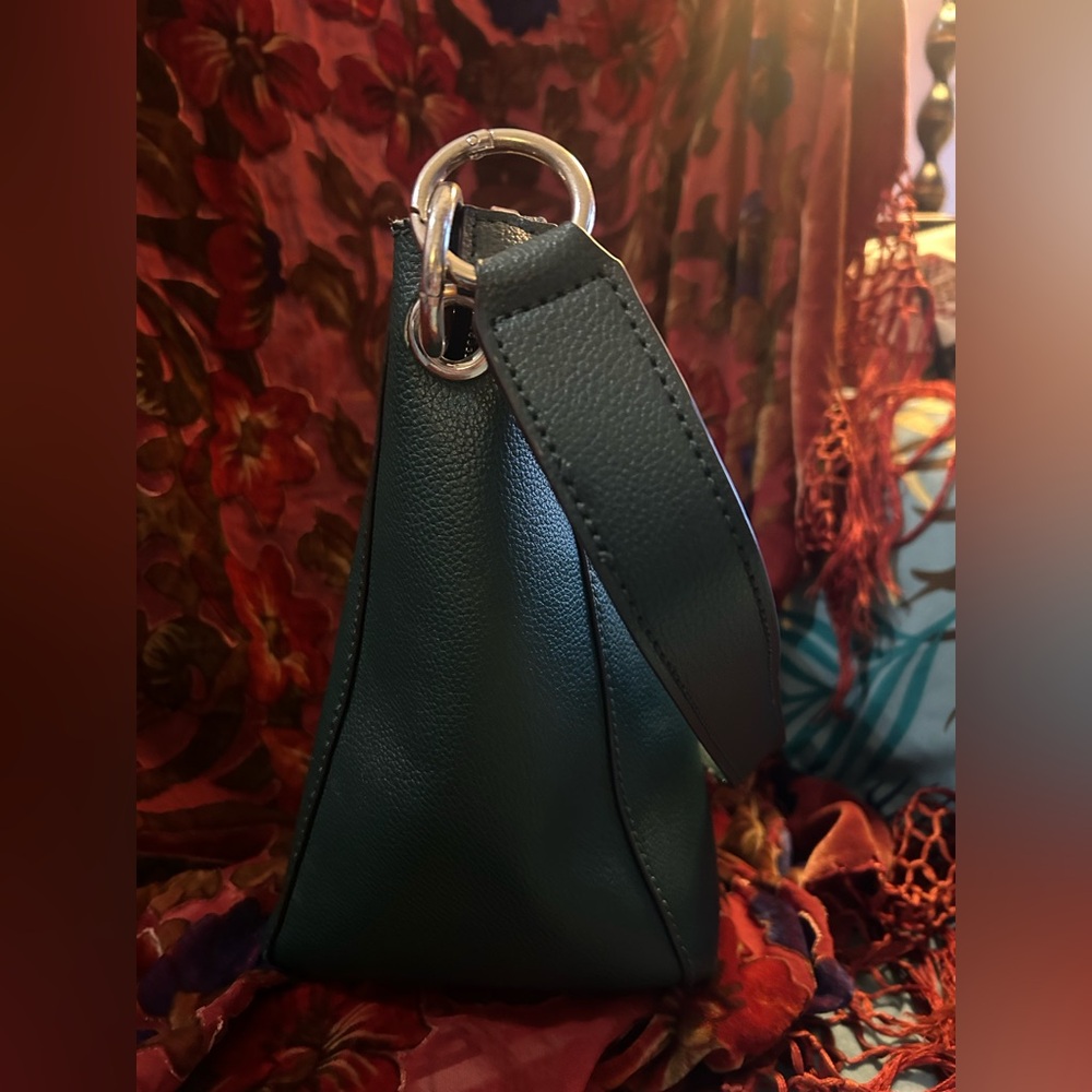 🌲GUESS Authentic Guess 'Cami' Crossbody Bucket Bag 👜 preloved💚 - Picture 6 of 15